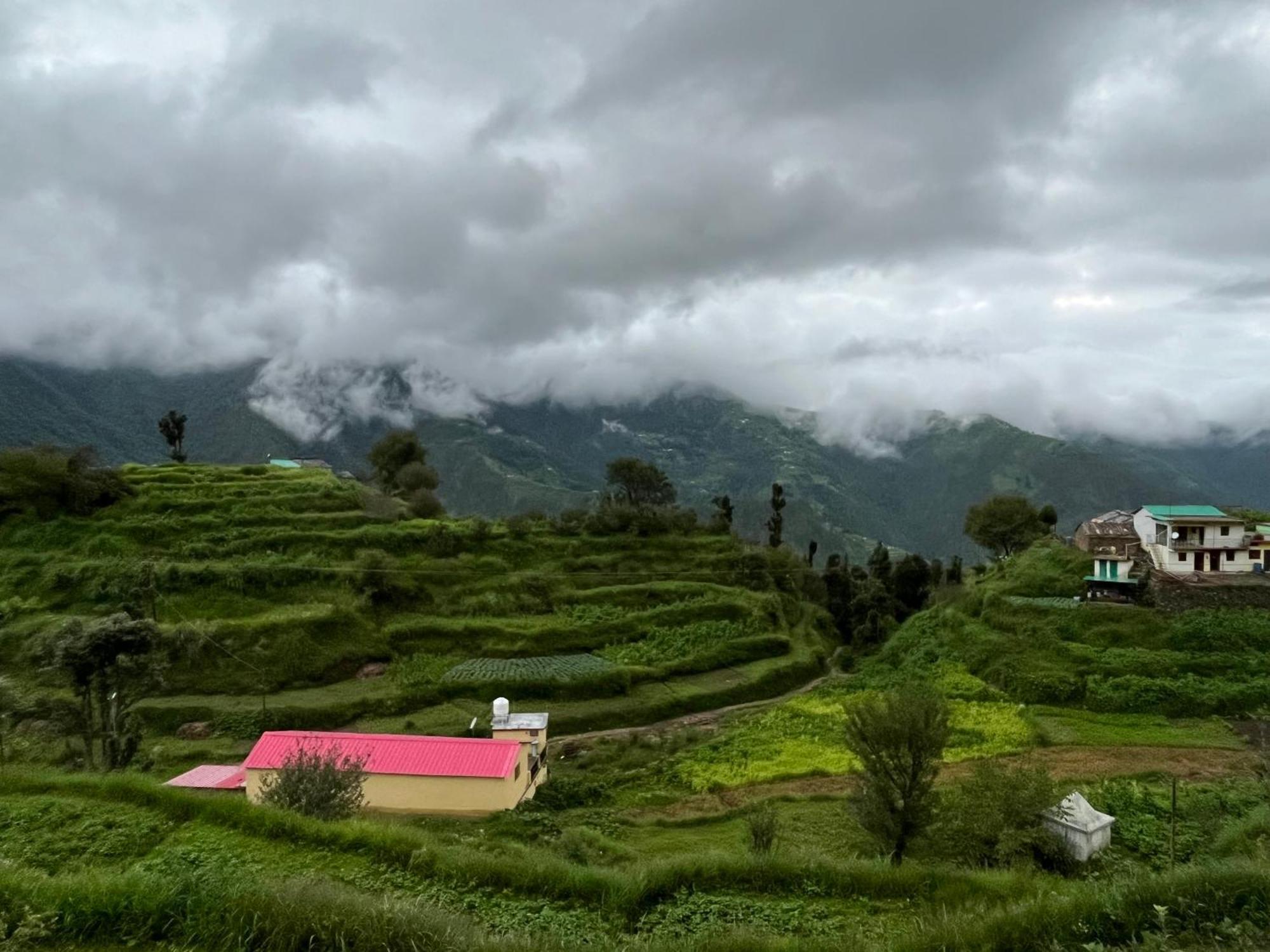 Himalayan Hill Top Resort Kanatal Bagian luar foto